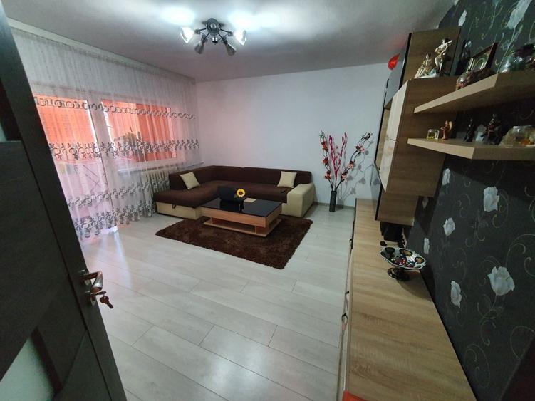Apartament central Rm. Valcea, 2 camere - renovat - 2