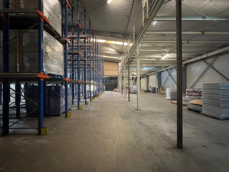 Hala/ showroom de la 300mp la 1796mp, eventual rafturi, zona Vama Iasi - 5