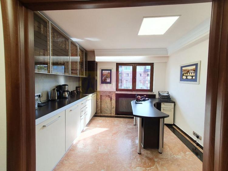 Apartament cu 3 camere de vanzare in Campina - Zona ultracentrala - 10