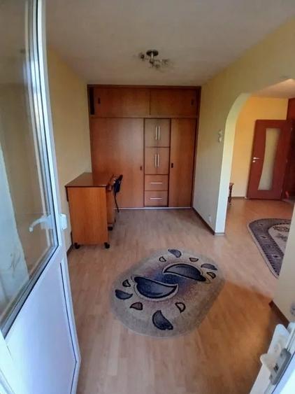 Apartament de 2 camere, etajul 3/4 ,zona Podu Ros - 2