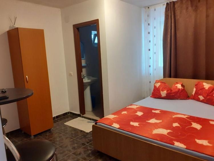 Casa 12 camere cu bai de vanzare la 5 min de mare (mers pe jos) - 8