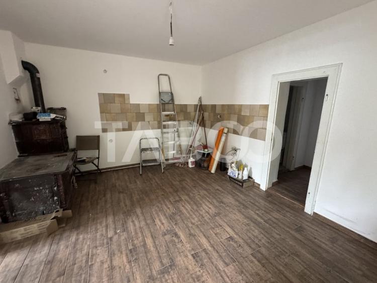 Casa individuala renovata de vanzare teren de 1397 mp Cristian Sibiu - 2