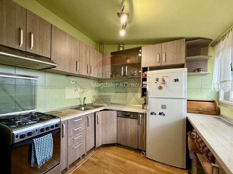 Apartament in vila, Curte comuna cu piscina - Andrei Muresanu
