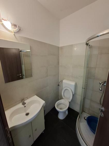 Apartament cu 7 camere decomandat în Central