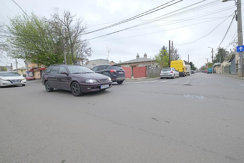 RAHOVA - Str. Muntii Carpati (stradal), imobil casa 4 camere plus 580 mp. teren - 11