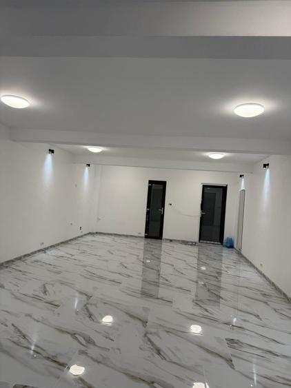 Spatiu comercial 80 mp central, vitrina mare, prima inchiriere - 4