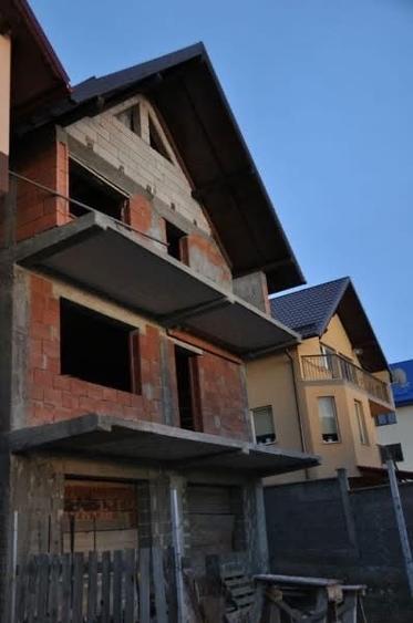 Casa de vanzare la rosu in Burdujeni - 1