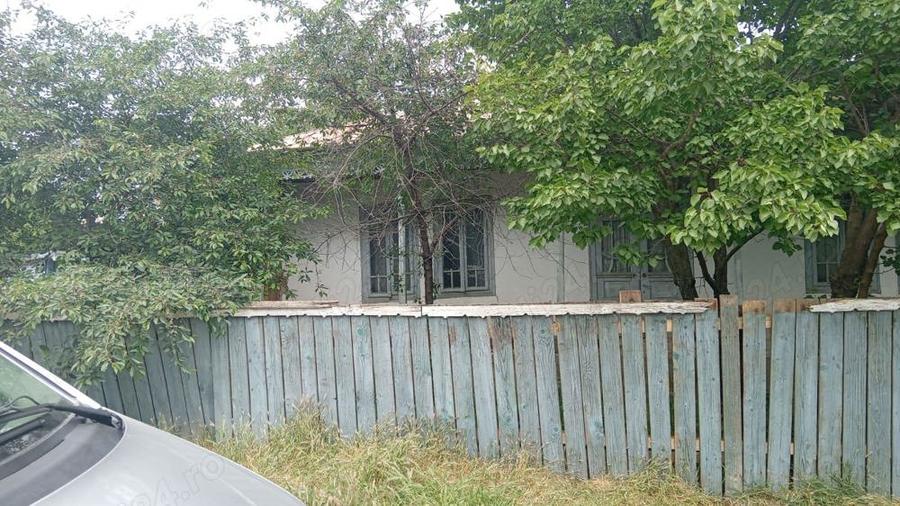 Casă cu 2 camere cu Teren 877 Mp în Central