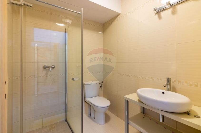 Clădire investițională: policlinică, senior living & catering-Giulesti - 9