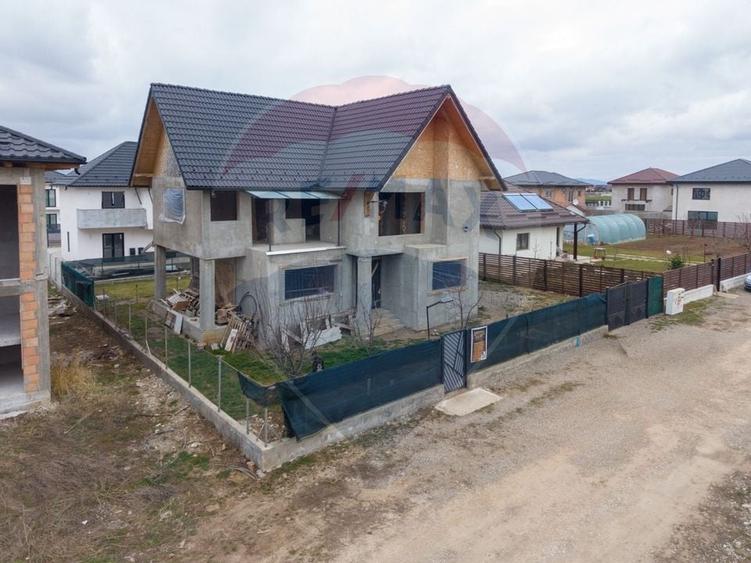 Casă P+1 la roșu + anexă mobilată - 29