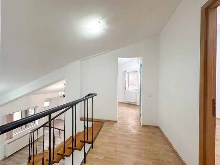 La doi pasi de Universitate - nu doar un birou ci un statut - 18