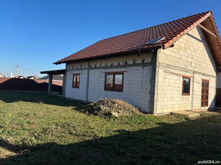 Vand casa la rosu cu tamplarie PVC - 10