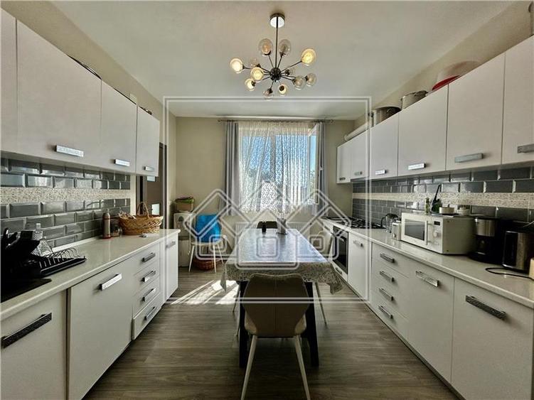 Casa individuala de vanzare in Sibiu, 373mp teren, 8 camere, zona buna - 13