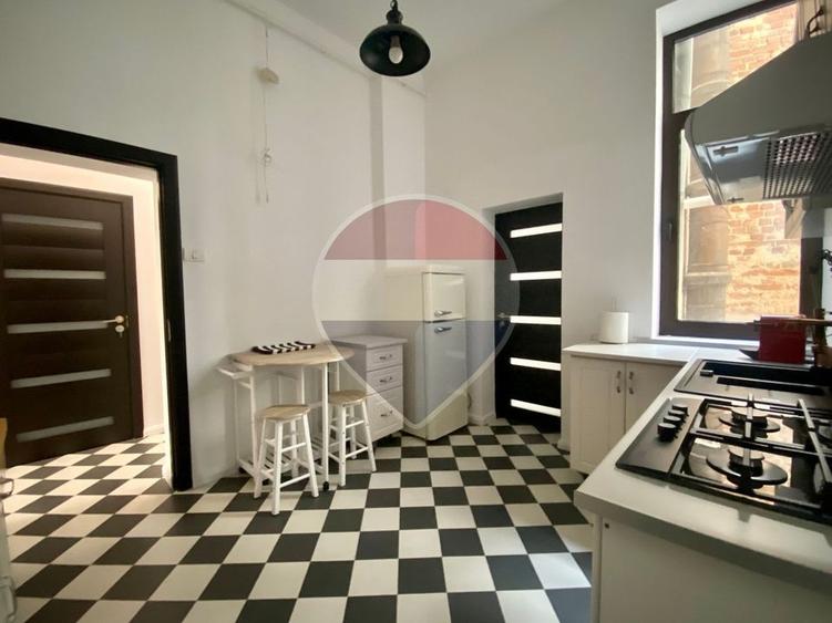 Apartament cu 3 camere decomandat, mobilat în Ultracentral