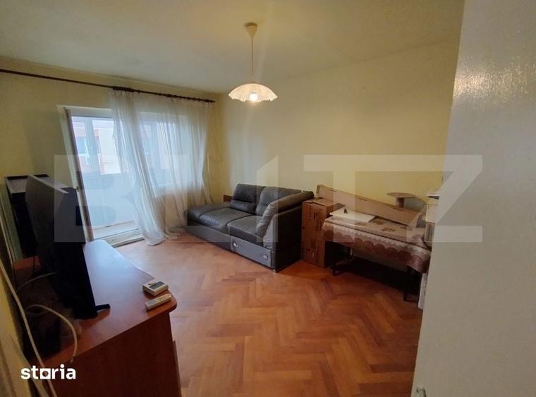 Apartament cu 3 camere decomandat în Craiovița Nouă