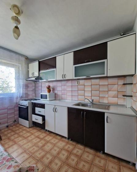 Apartament 2 camere, 56 mp, semidecomandat, zona Zamca - 1