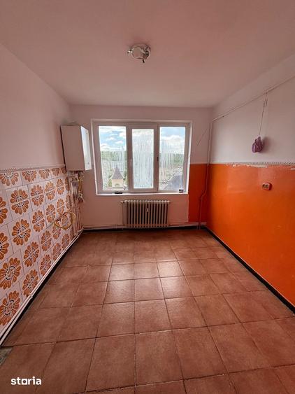 Apartament cu 3 camere decomandat în Alexandru cel Bun