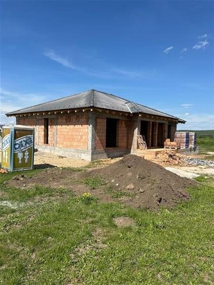 Casa la 15 minute de Brasov, DJ 112A, la rosu sau finalizata la cheie - 15