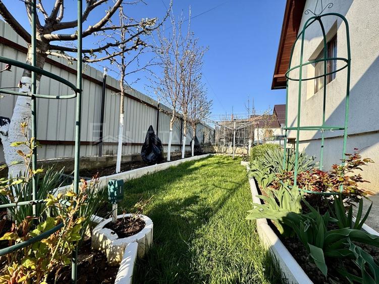 Se vinde “acasa”, 4 camere decomandate, panouri+baterii, teren 397mp,m - 10