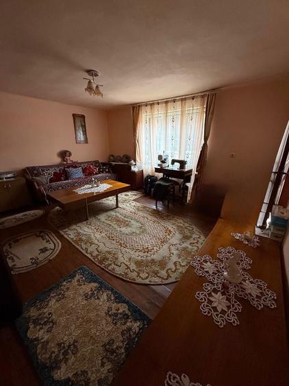 Casa, teren intravilan 1800mp, anexe, acoperis nou - 1
