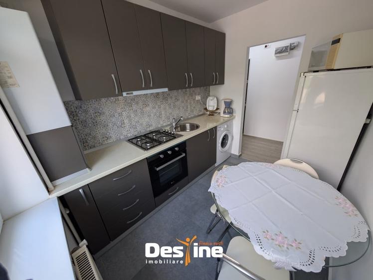 Centru apartament decomandat 2 camere etaj 2 renovat baie cu geam Str. Arcu - 9