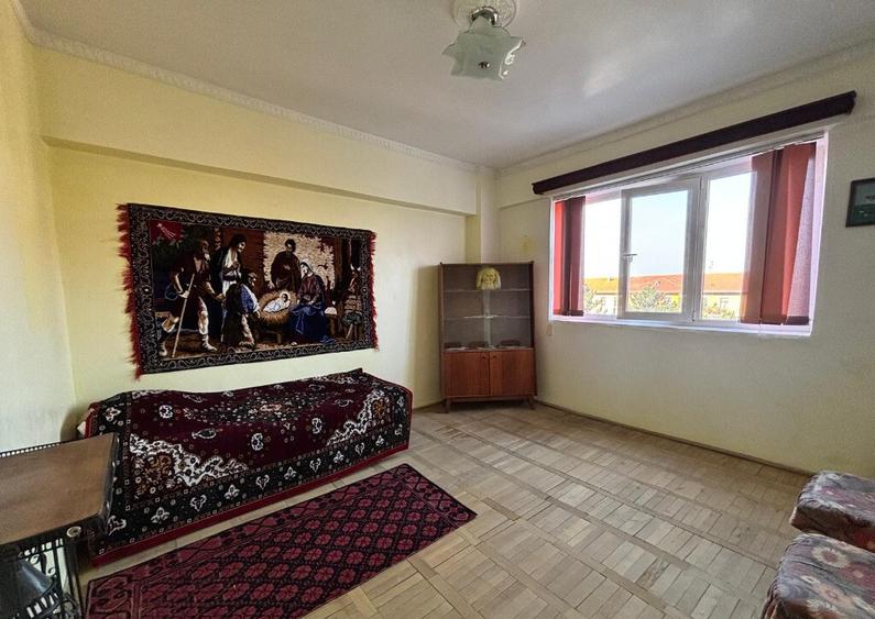 Apartament 3 camere / Decomandat / 70 m2 / Etaj 3 / Proprietar - 18