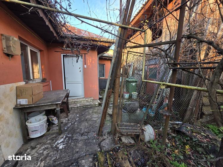 Casa spa?ioasa cu garaj in Damaroaia, Sector 1 - 2
