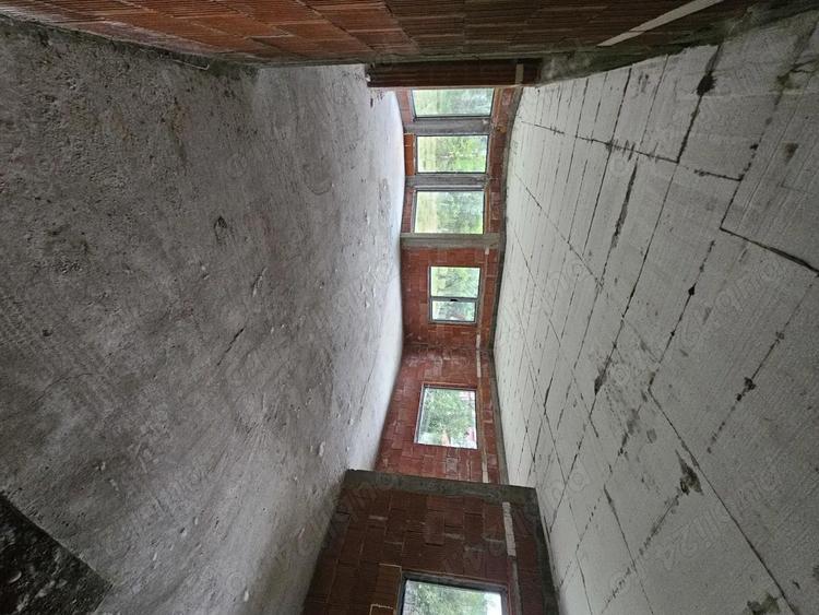 Casa noua la ro?u, 231mp, teren 1067mp, garaj - 4