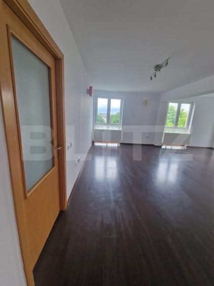 Apartament cu 3 camere decomandat în Periferie