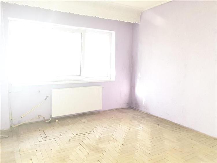 Apartament 2 camere, et 3, debransat,liber, Gara - 7