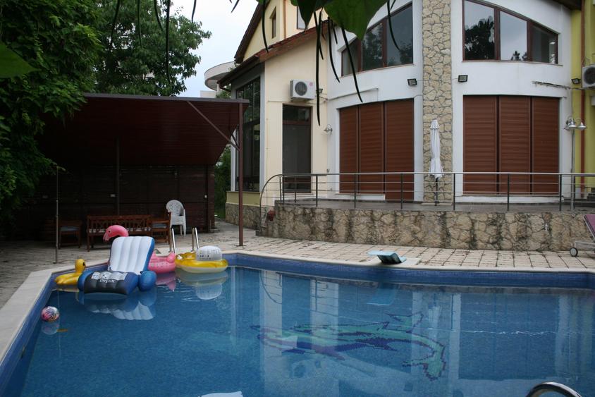 Vanzare vila superba D+P+1+M gradina garaj piscina teren 2500mp Pipera padure - 1