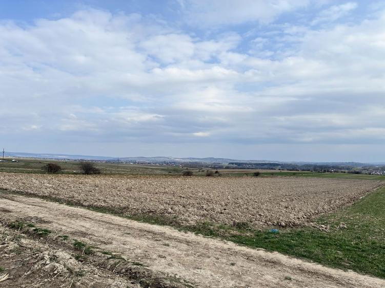 De vanzare doua parcele de teren zona Huciul Lanului , drumul spre Botnareni - 5