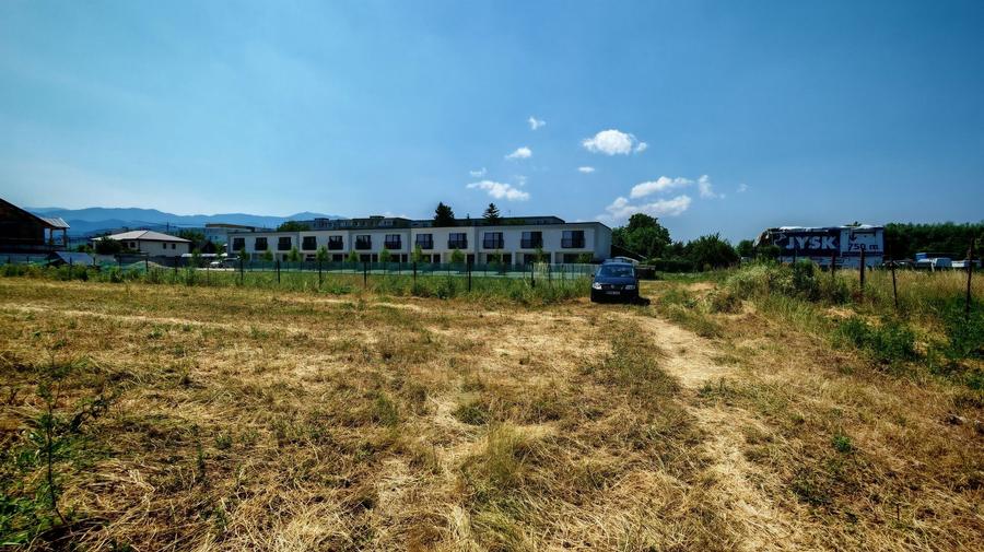 BARTOLOMEU,intravilan,intre case,suprafata de 774 mp,constructii P+2 - 15