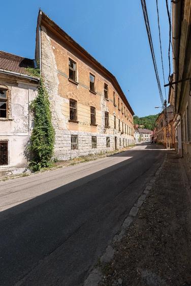 Casă cu Teren 860 Mp în Central