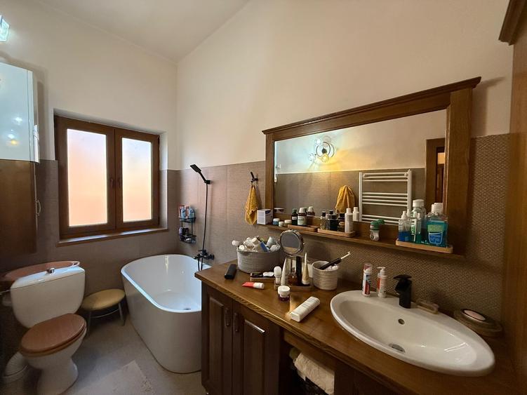 Apartament 4 camere,decomandat,etaj 1,zona Inspectoratul Scolar - 7