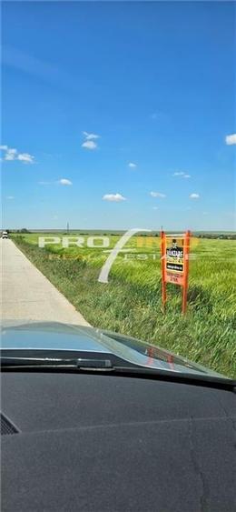 Plaja Corbu-Teren 4200mp. la numai 8 euro /mp. Soseaua asfaltata - 2