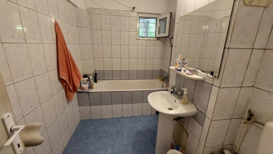 Inchiriez o camera intr-un apartament cu 3 camere - 3