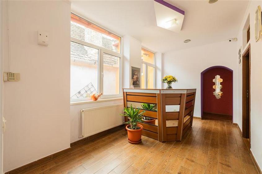 Casa pretabila: rezidential/ comercial/ servicii  Central, Fagaras - 4