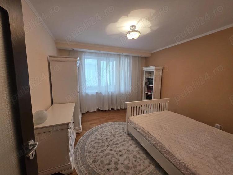 Vand apartament 4 camere cu garaj Piata Centrala - 2