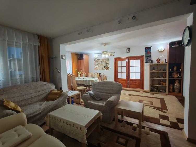 Casă individuală cu 6 camere cu Teren 400 Mp în Breaza