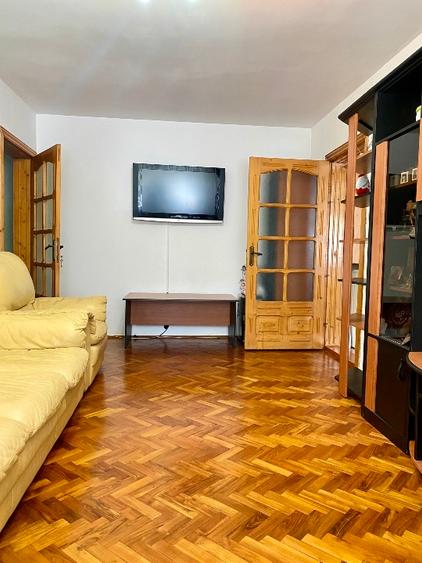 PROPRIETAR - vând apartament cu 4 camere  - 2