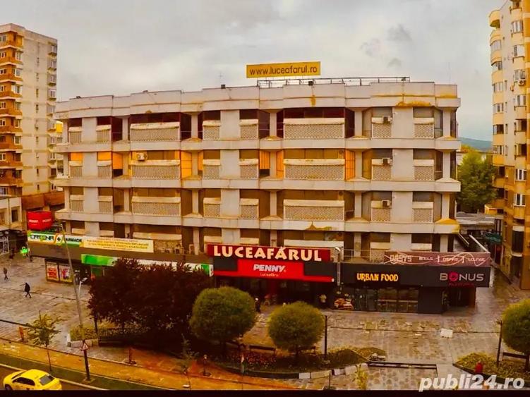 Ocazie Unica-Vanzarea Centrului Comercial Luceafarul din Orasul Bacau - 1