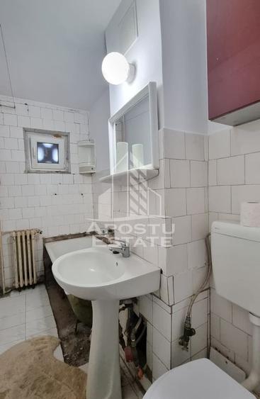 Apartament cu 4 camere semidecomandat, mobilat în Dacia