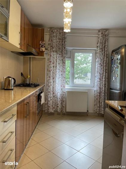 Apartament cu 3 camere decomandat în Tei