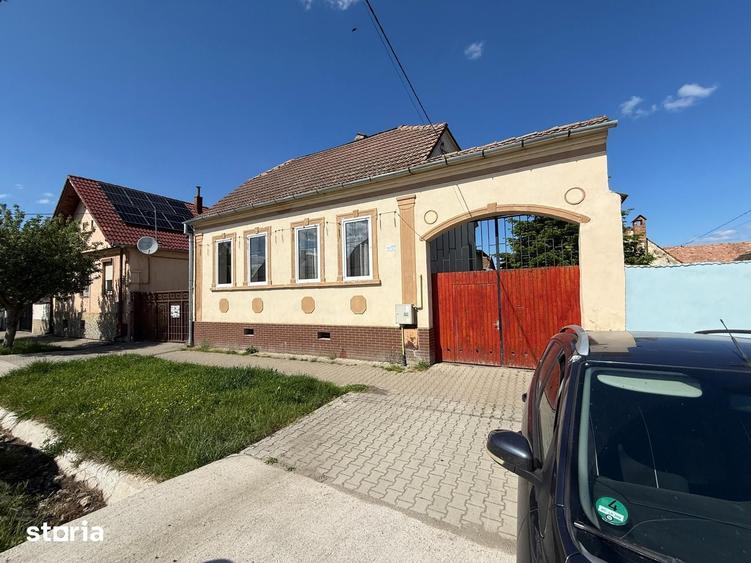 Casă cu 5 camere cu Teren 1700 Mp în Șura Mică