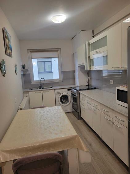Inchiriez apartament cu 2 camere si parcare - 1