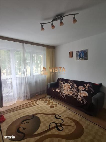 Apartament cu 3 camere semidecomandat în Astra