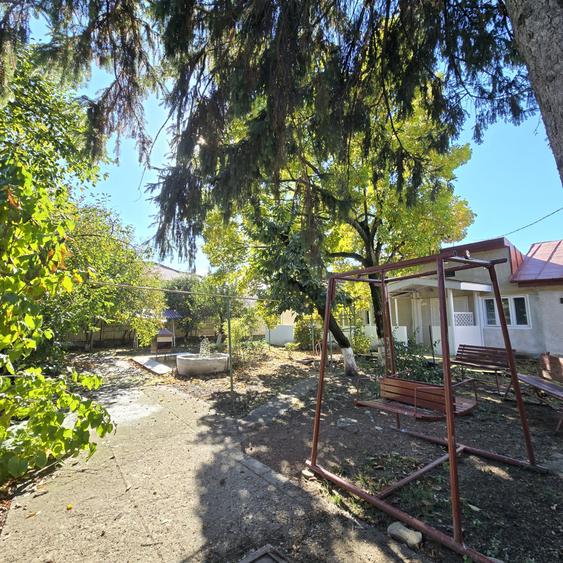 Casă individuală cu 4 camere cu Canalizare în Central