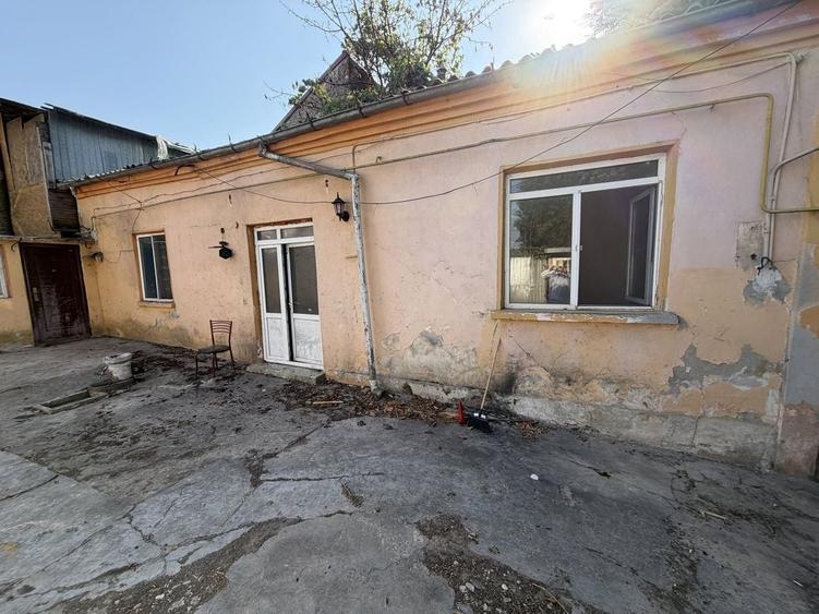 Casă individuală cu 3 camere cu Canalizare în Central