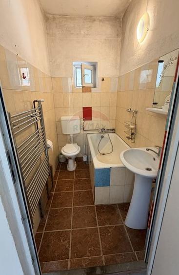 Casă cu 5 camere cu Teren 1400 Mp în Vale